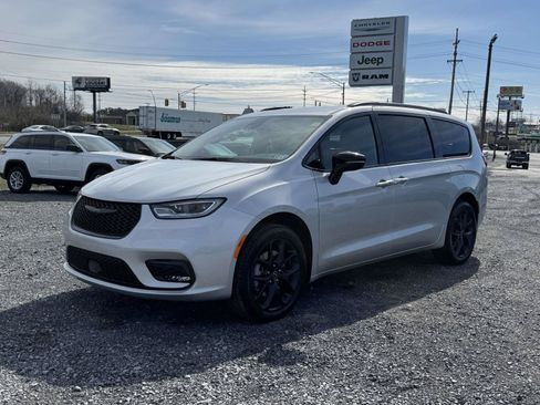 New 2026 Chrysler Pacifica Select w/ S Appearance Package AWD/4WD image 23