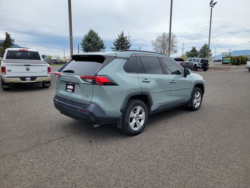 Used 2019 Toyota RAV4 XLE w/ Convenience Package image 3