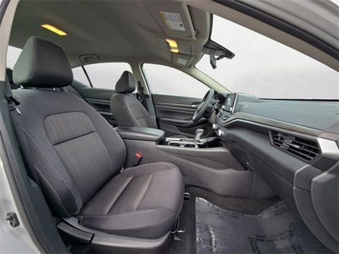 Used 2024 Nissan Altima 2.5 SV image 15