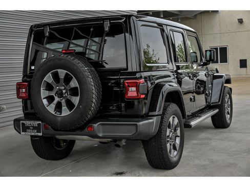 Used 2019 Jeep Wrangler Unlimited Sahara AWD/4WD image 8