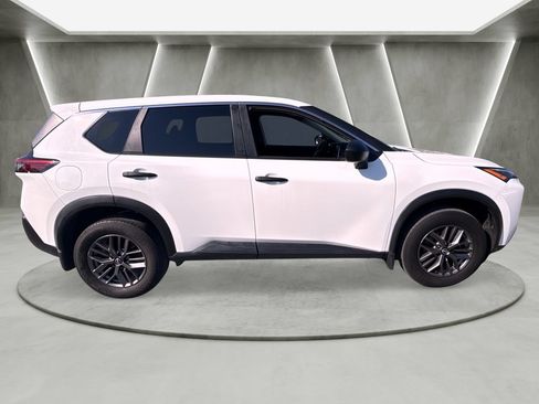 Used 2023 Nissan Rogue S AWD/4WD image 2