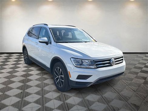 Used 2021 Volkswagen Tiguan SE w/ Panoramic Sunroof Package image 3