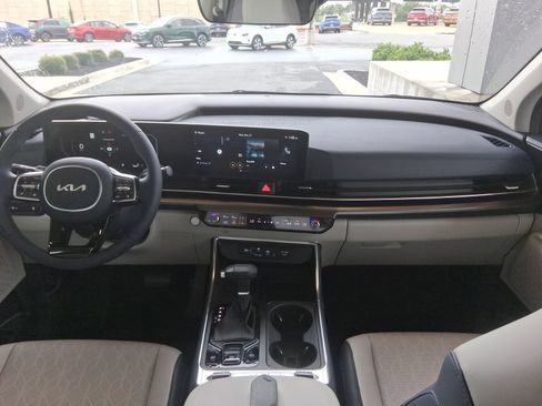New 2026 Kia Carnival SX w/ SX Dark Edition Package FWD image 10
