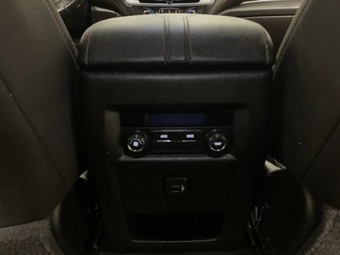 Used 2019 Chevrolet Traverse LT image 32