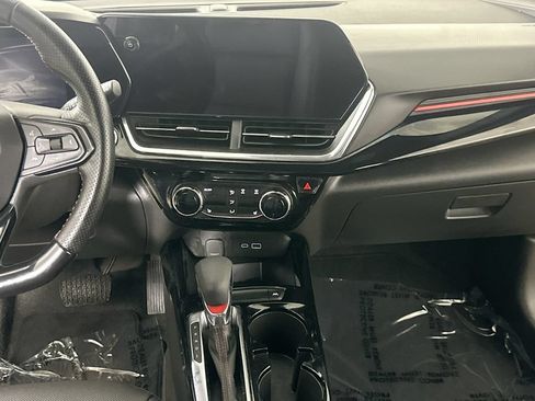 Used 2025 Chevrolet Trax RS w/ Driver Confidence Package FWD image 18