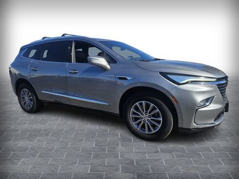 Used 2024 Buick Enclave Premium image 3
