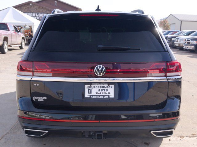 Used 2024 Volkswagen Atlas SE w/ Panoramic Sunroof Package FWD image 4