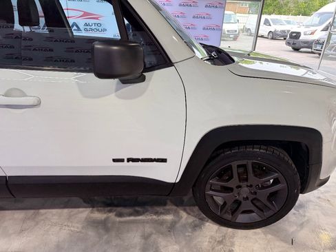 Used 2021 Jeep Renegade Latitude w/ Sun & Sound Group image 4