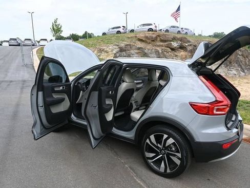 Used 2024 Volvo XC40 B5 Plus w/ Protection Package Premier AWD/4WD image 42