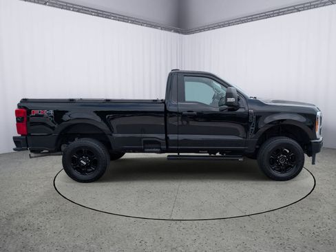 Used 2023 Ford F250 XL w/ STX Appearance Package AWD/4WD image 2