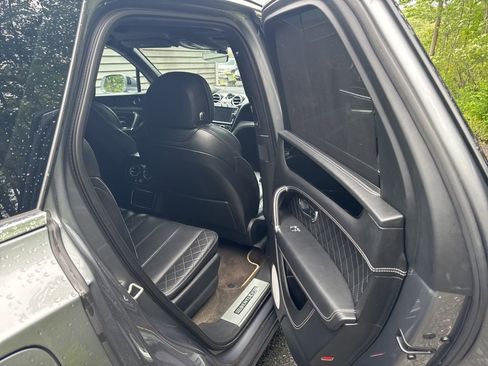 Used 2018 Bentley Bentayga Activity image 36
