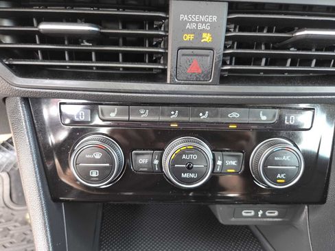 Used 2024 Volkswagen Jetta SE FWD image 21