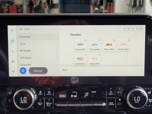 Used 2023 Toyota Highlander Limited image 16