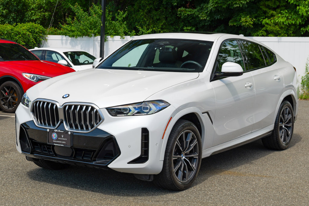 Used 2024 BMW X6 xDrive40i w/ Premium Package AWD/4WD image 3