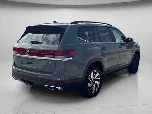 Used 2025 Volkswagen Atlas SE AWD/4WD image 4