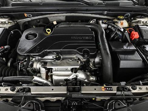 Used 2022 Chevrolet Malibu LT image 23