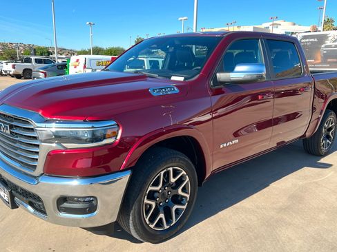 Used 2025 RAM 1500 Laramie AWD/4WD image 1