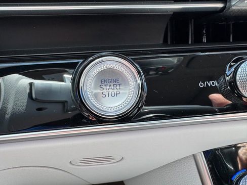 Used 2026 Genesis GV70 2.5T Advanced image 18