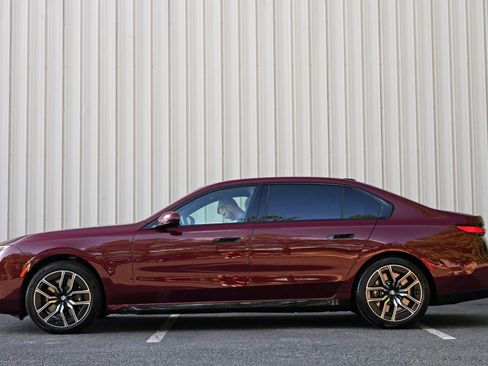 Used 2023 BMW 760i xDrive AWD/4WD image 9