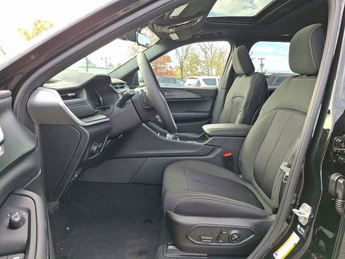 New 2025 Jeep Grand Cherokee Laredo X image 11