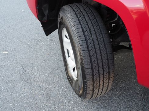 Used 2022 Toyota Tacoma SR image 9