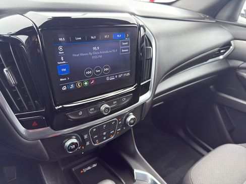 Used 2022 Chevrolet Traverse LT image 22