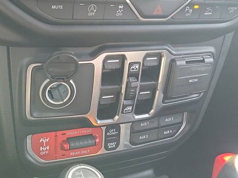 Used 2021 Jeep Wrangler Unlimited Rubicon w/ Xtreme Recon 35" Tire Package image 29