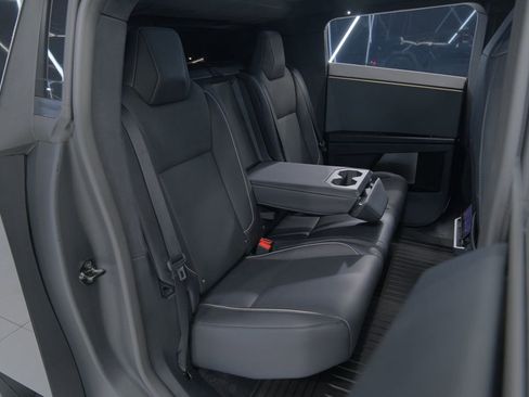 Used 2024 Tesla Cybertruck AWD Crew Cab image 35