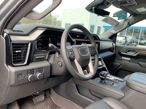 Certified 2025 GMC Sierra 1500 Denali w/ Technology Package AWD/4WD image 10