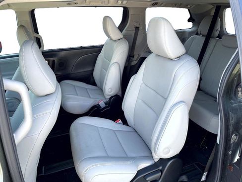 Used 2019 Toyota Sienna Limited Premium w/ Carpet Mat Package AWD/4WD image 8