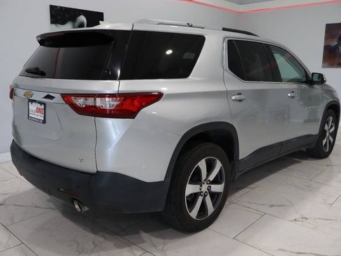 Used 2018 Chevrolet Traverse LT FWD image 3
