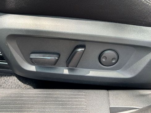 Used 2025 Nissan Rogue SV FWD image 22