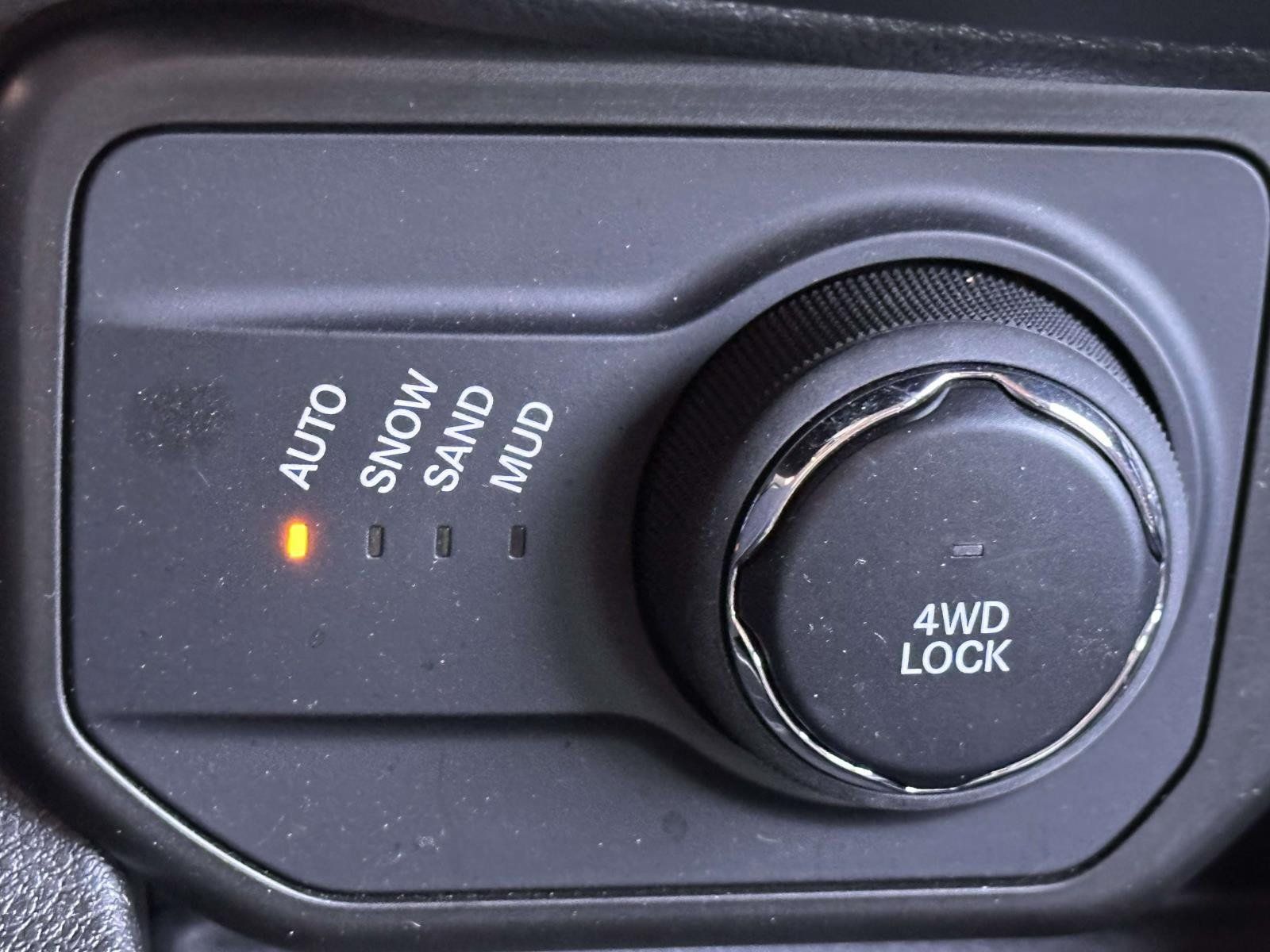 Used 2020 Jeep Renegade Limited AWD/4WD image 30