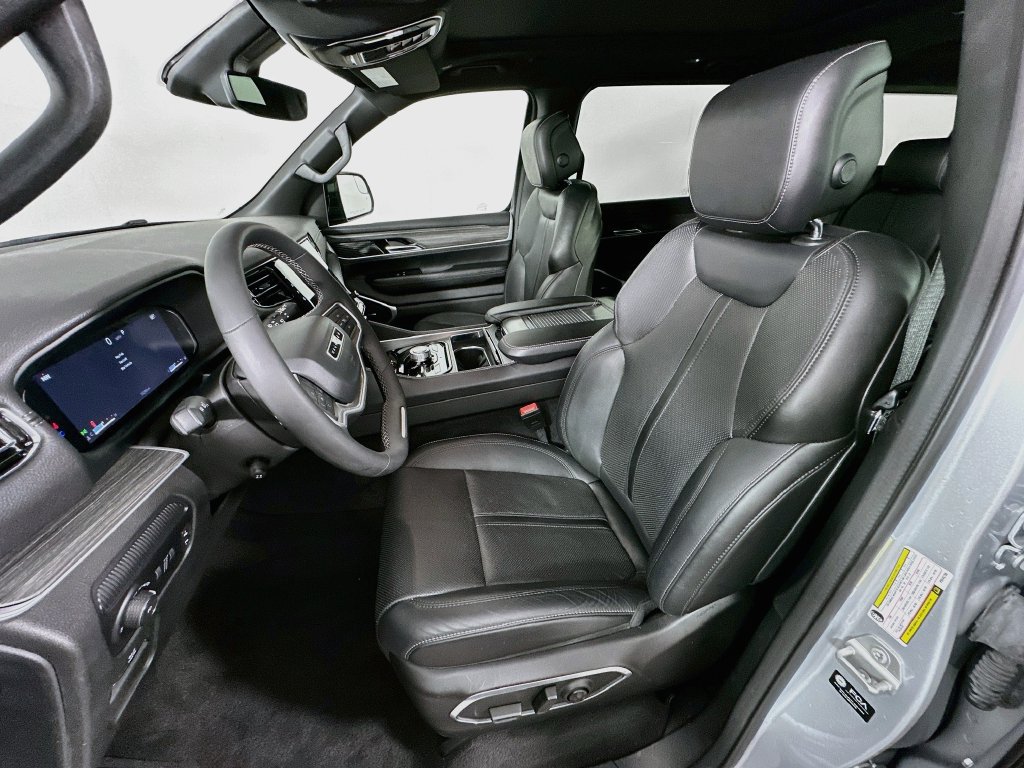Used 2023 Jeep Wagoneer Series II w/ Premium Group I AWD/4WD image 21