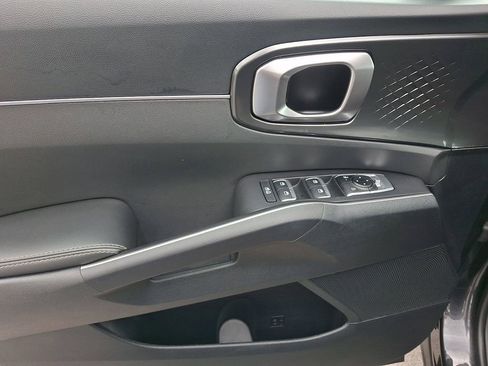 Used 2025 Kia Sorento LX FWD image 13