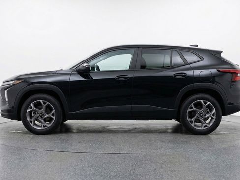 Used 2025 Chevrolet Trax LT FWD image 5