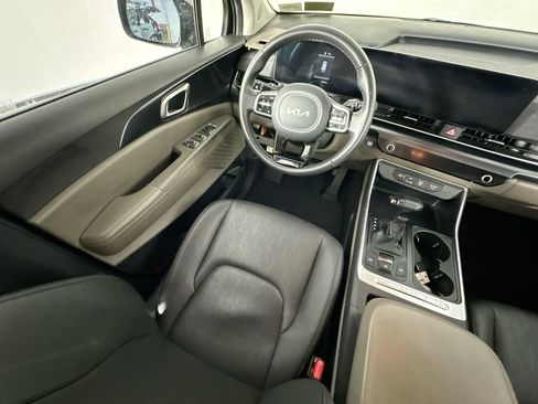 Used 2025 Kia Carnival FWD image 9