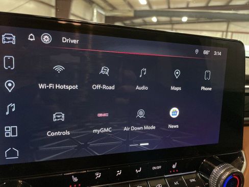 Used 2024 GMC Canyon AT4 w/ Technology Package image 29