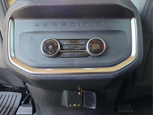New 2025 Ford Expedition Active image 13