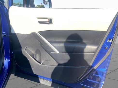 Used 2025 Toyota Corolla Cross LE FWD image 22