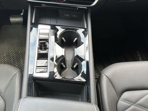 Used 2025 Volkswagen Atlas SE FWD image 19
