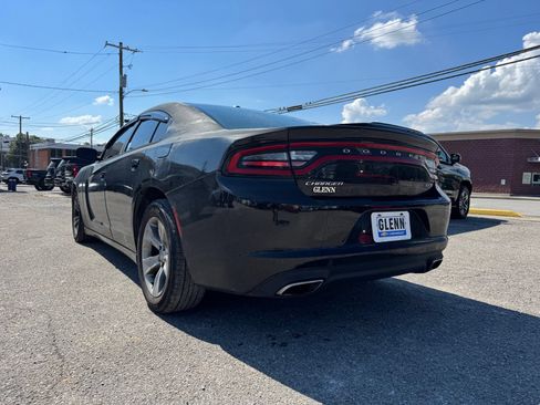 Used 2015 Dodge Charger SXT RWD image 4