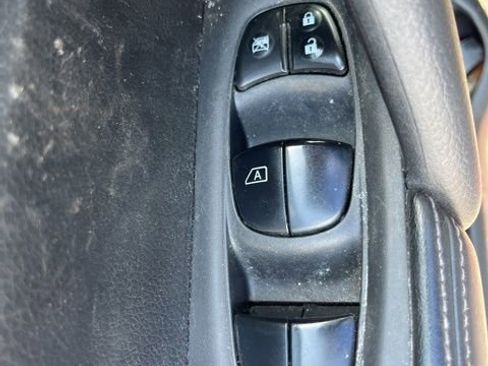 Used 2019 Nissan Rogue SV image 13