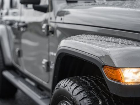 Used 2018 Jeep Wrangler Unlimited Sahara w/ Dual Top Group image 13