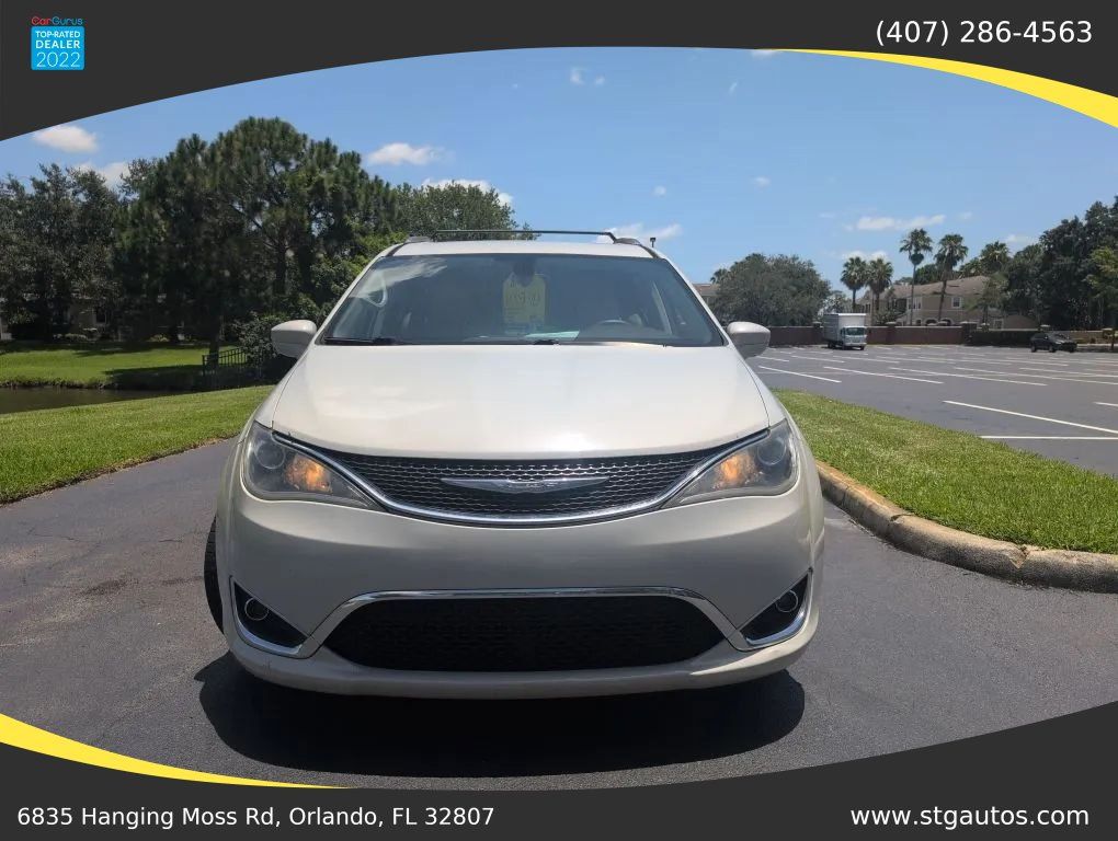 Used 2017 Chrysler Pacifica Touring-L Plus FWD image 8