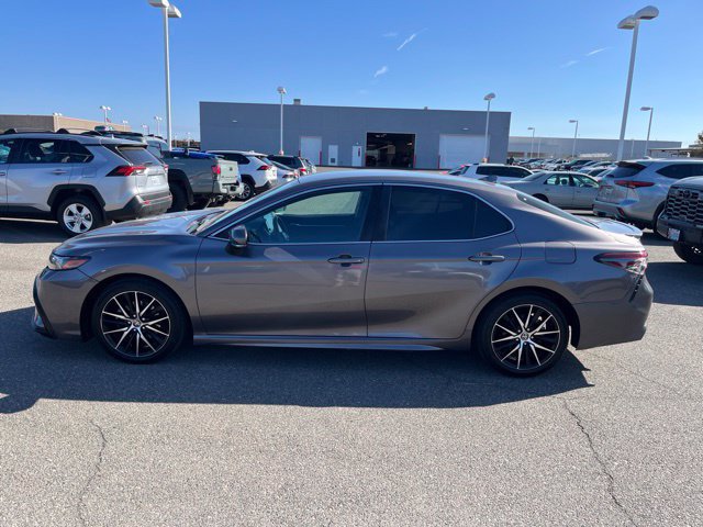 Used 2022 Toyota Camry SE FWD image 6