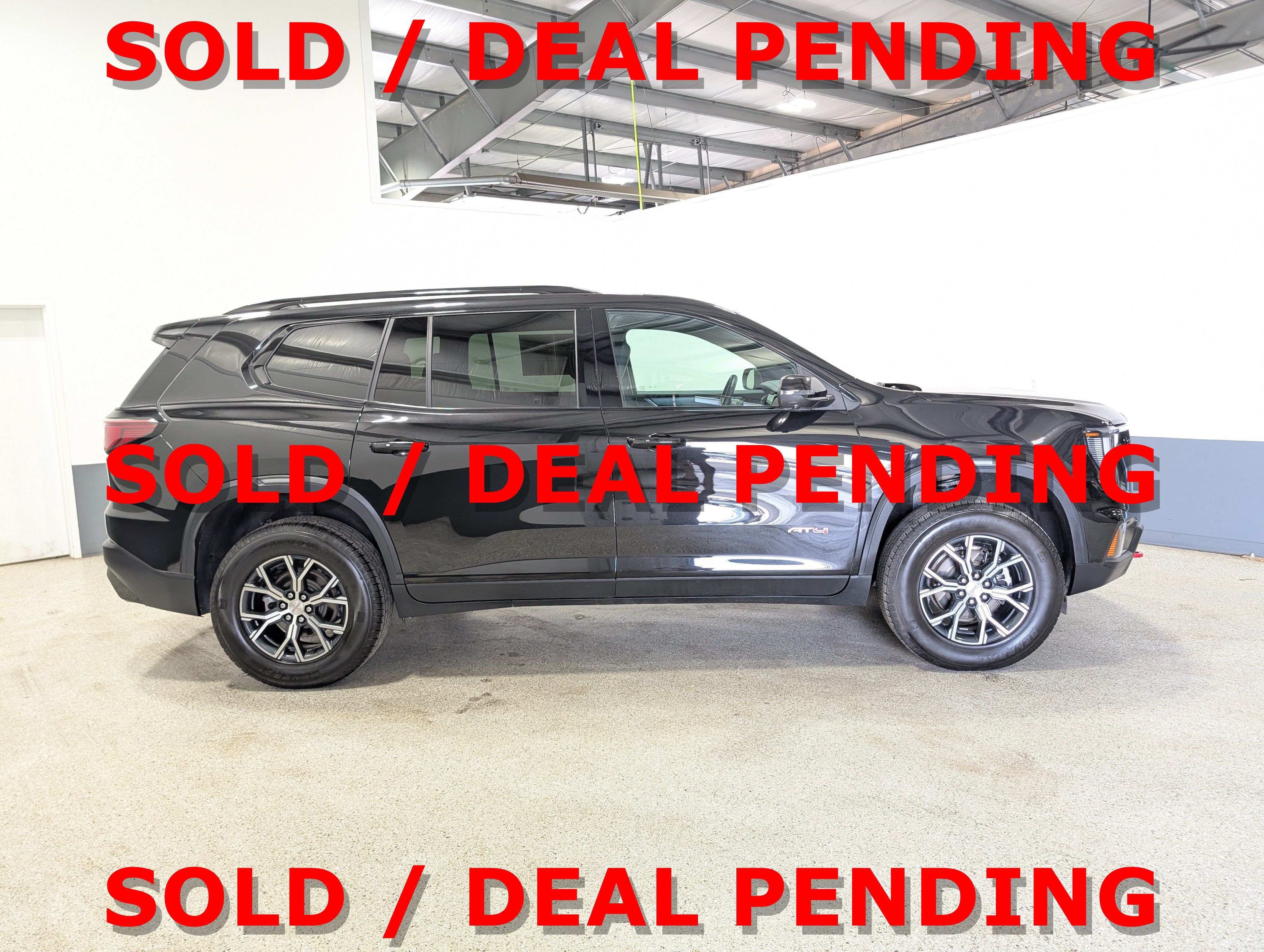 Used 2024 GMC Acadia AT4 w/ Luxury Package AWD/4WD image 2