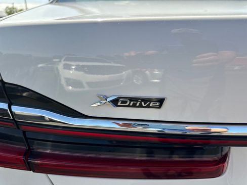 Used 2020 BMW 745e xDrive AWD/4WD image 11