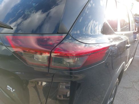 Used 2023 Nissan Rogue SV FWD image 34