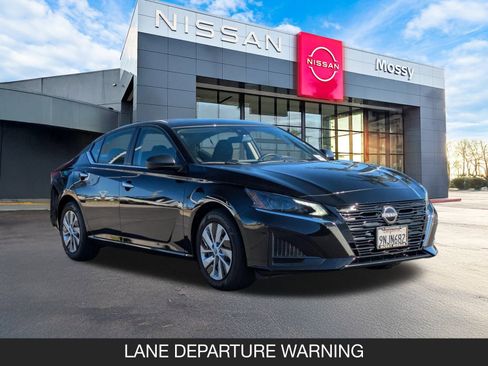 Used 2025 Nissan Altima 2.5 S image 2